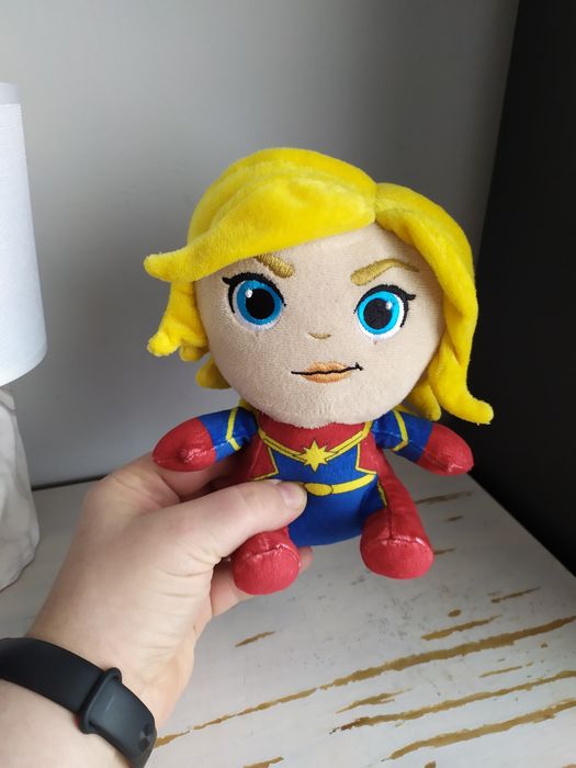 Kapitan Marvel maskotka pluszak przytulanka