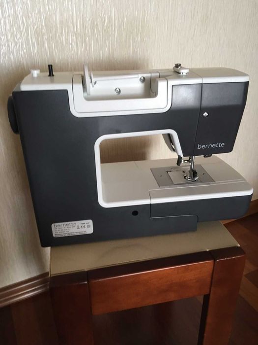 Швейна машина Bernina Bernette B37