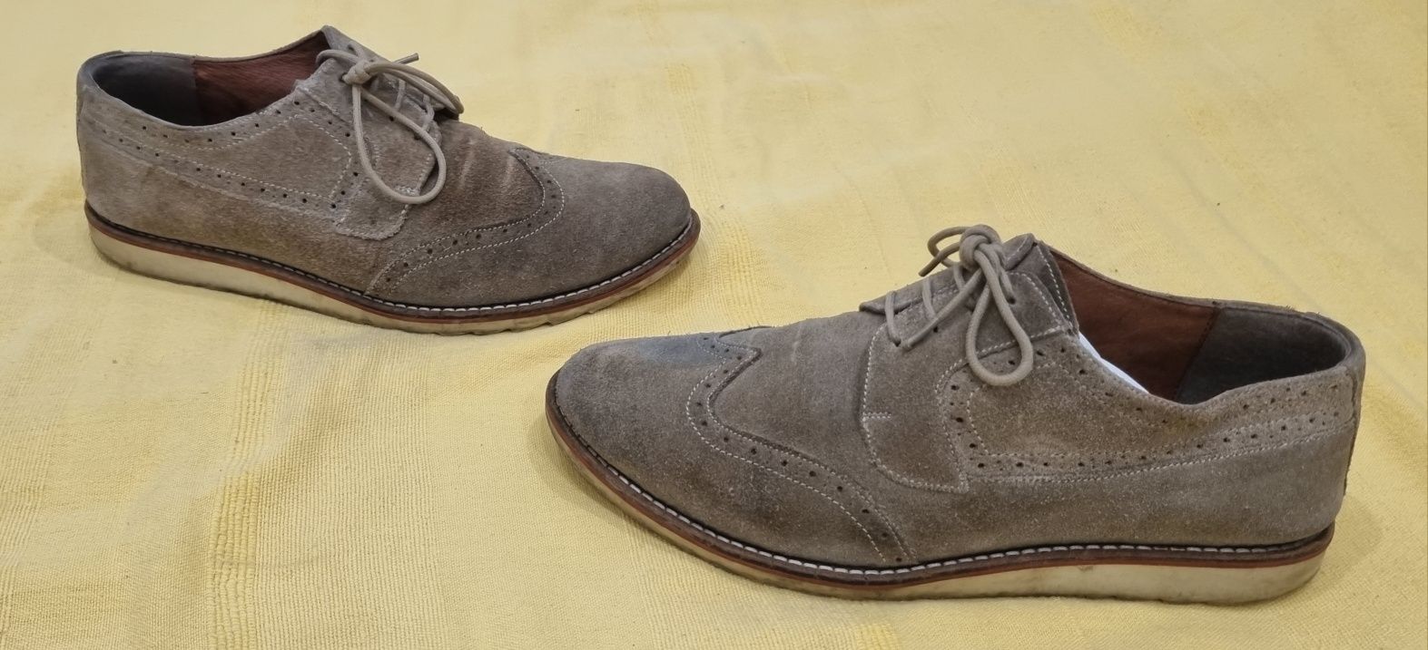 Sapatos usados n40usados deixar mensagem respondo logo possivel