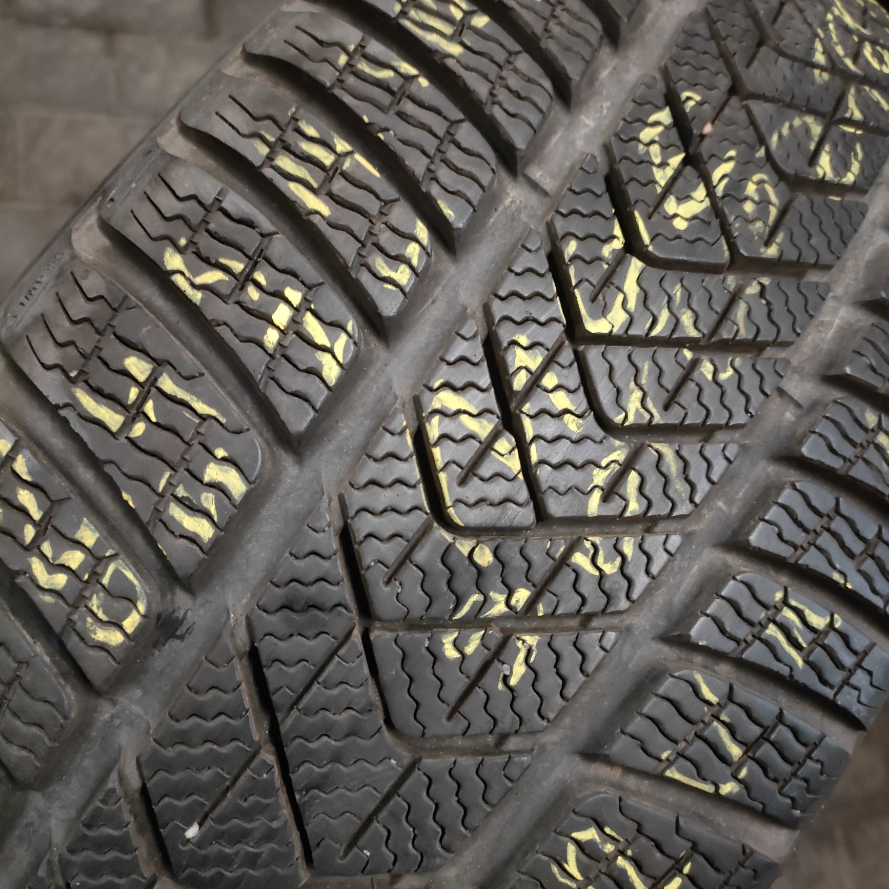 1x Pirelli Sotto Zero 3 MOE 245/45R19 102V 1 sztuka zimowa