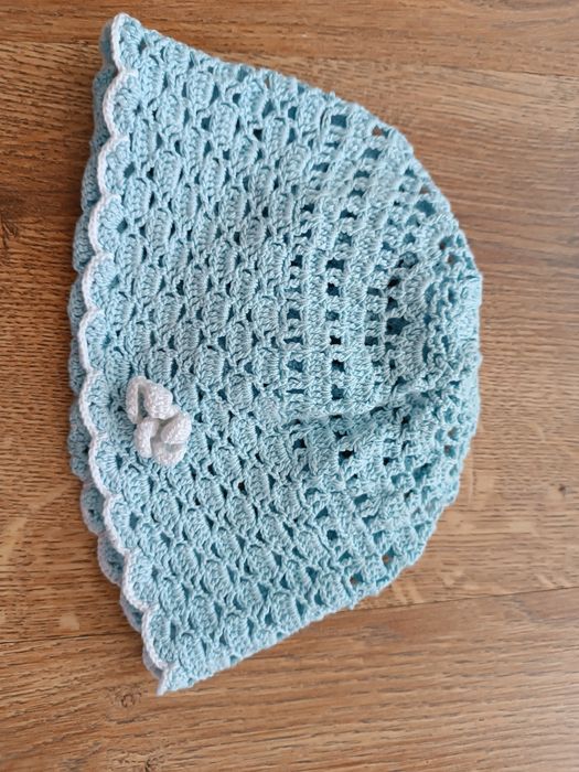 Czapeczka dziewczęca ręcznie robiona na szydełku wiek 5-6 lat