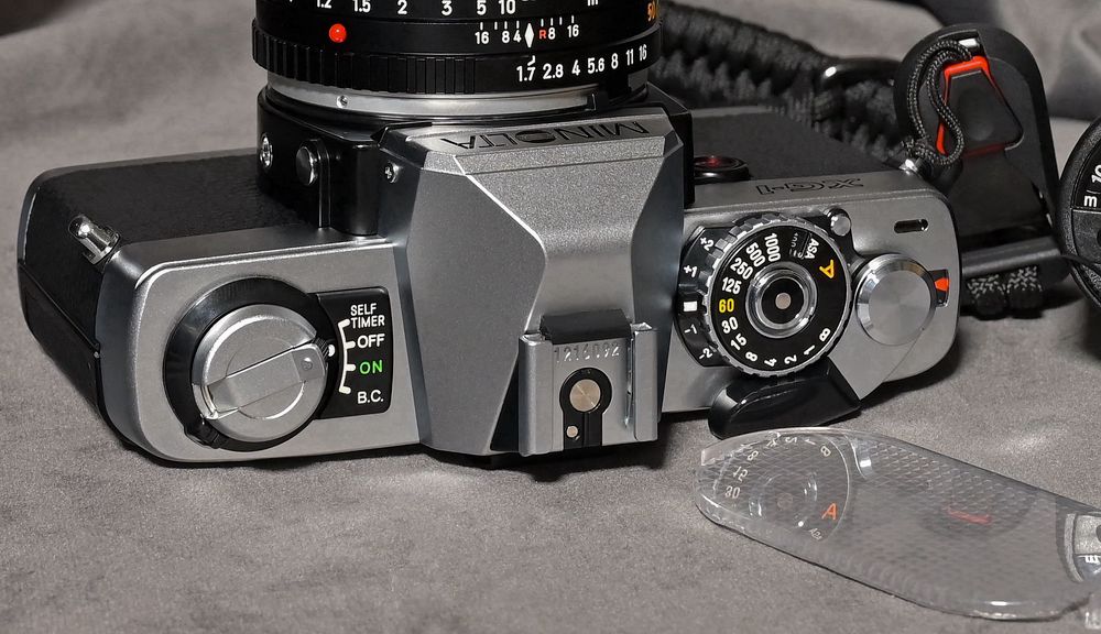 Minolta. Przepiękna! plus lampa, pasek i baterie
