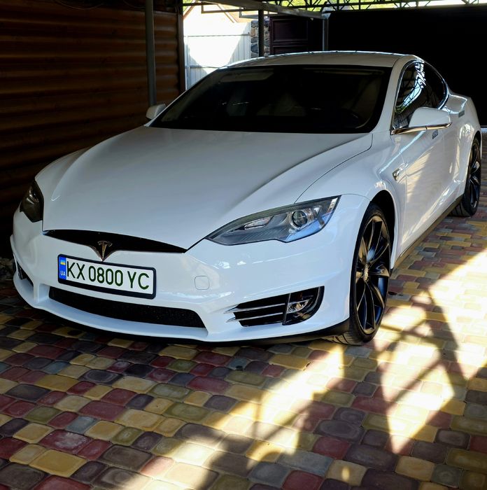 Продам Tesla S p85+