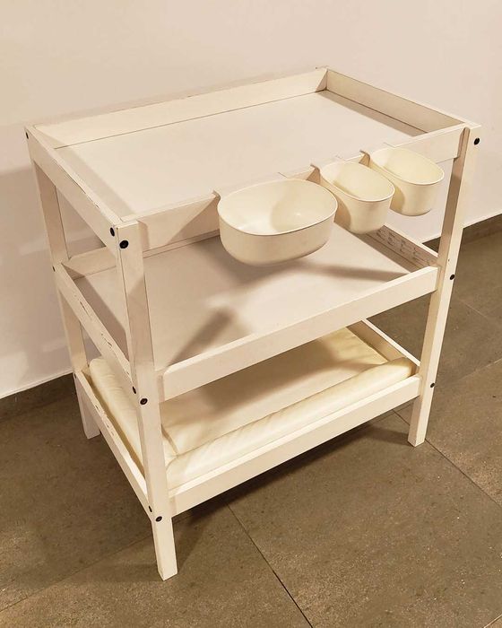 Trocador com Muda-Fraldas e Cestos