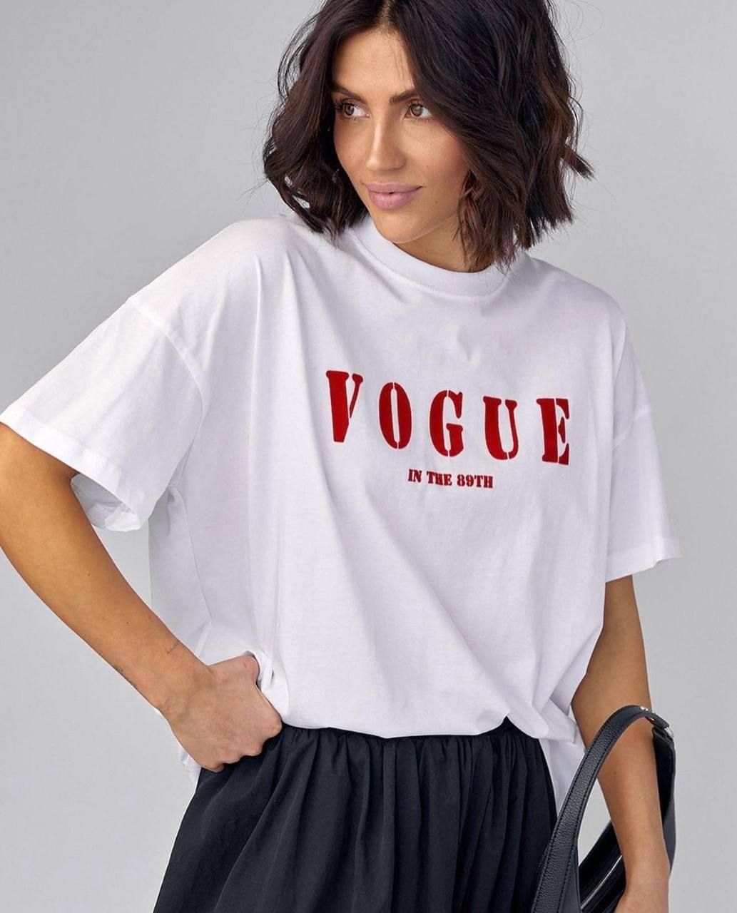 Стильная футболка женская с бархатным принтом