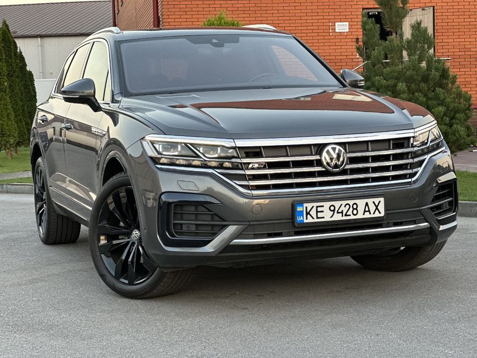 Продам заряженный R-Line Touareg 2019 года!
