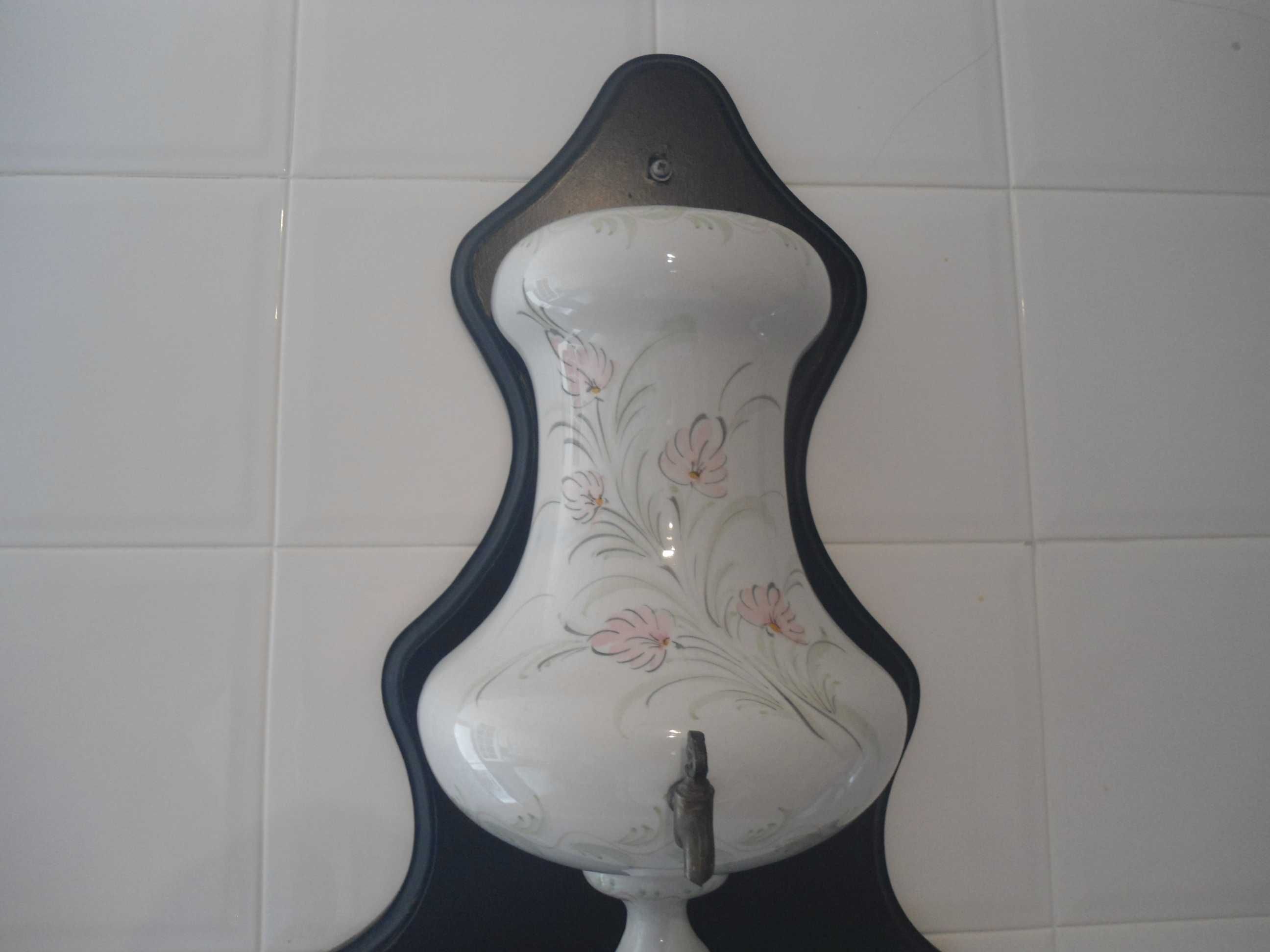 Fonte decorativa com 71 cm de altura