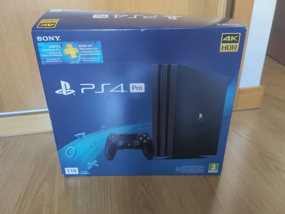 Playstation 4 Pro com disco com 2 TB e 2 comandos originais