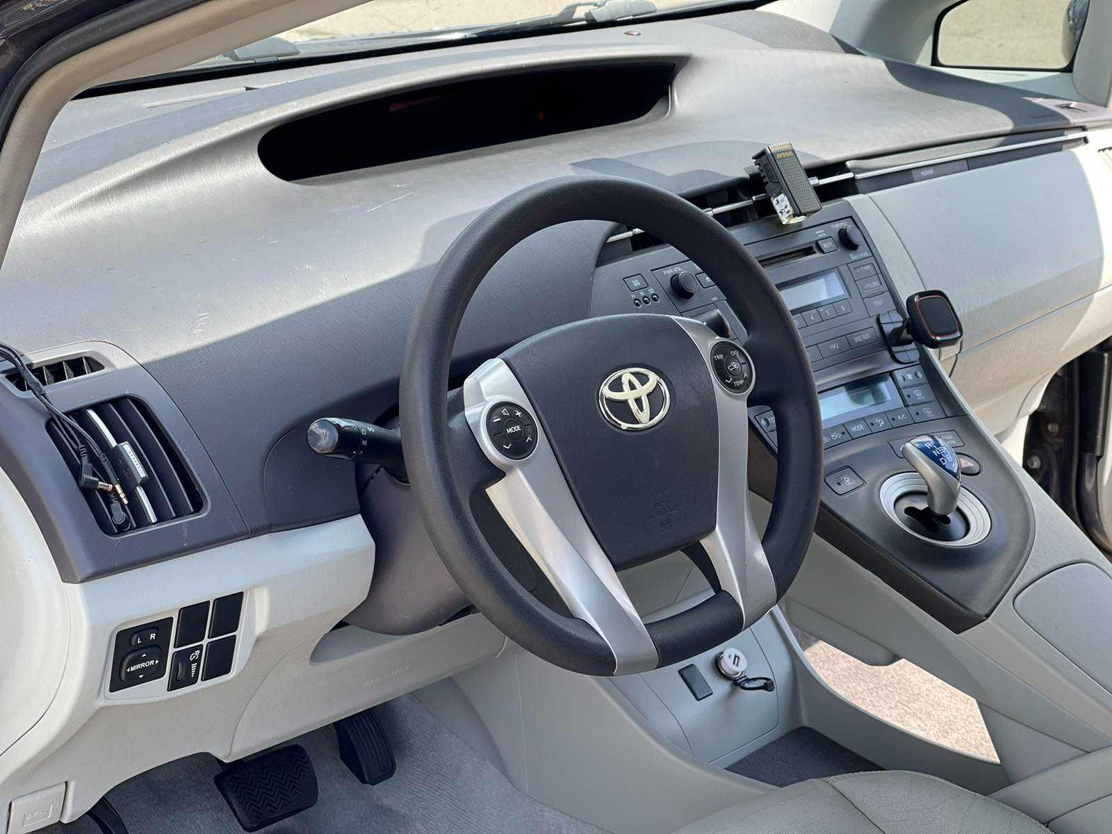 Toyota Prius гібрид