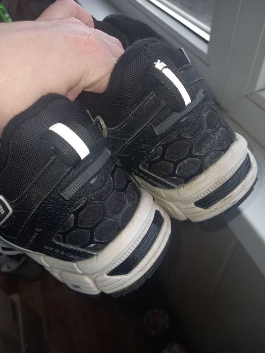 Кросівки Asics зимові в гарному стані