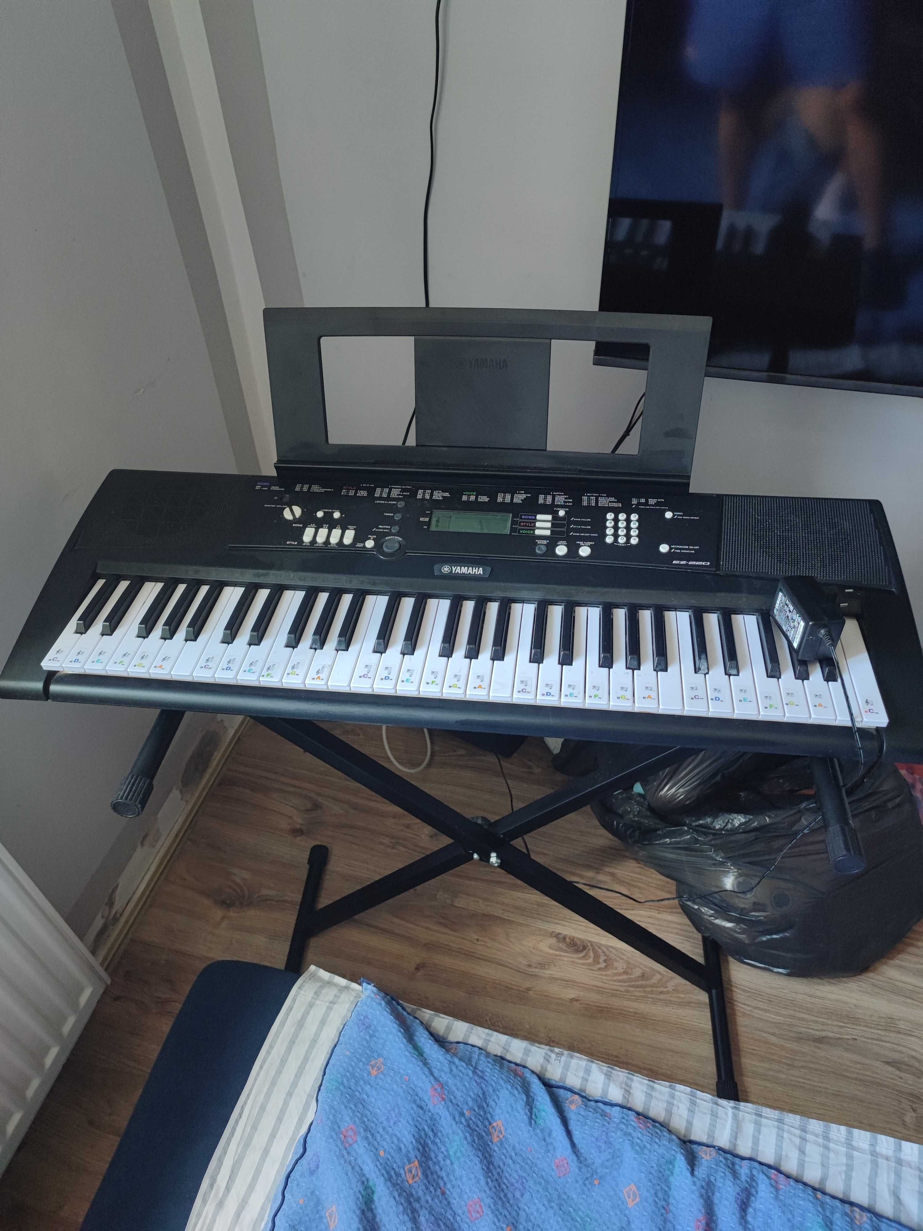 Keyboard YAMAHA EZ-220 stan bdb