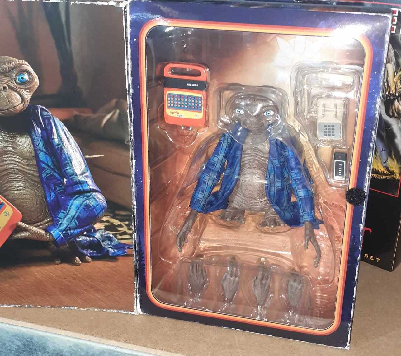 E.T. Ultimate Telepathic figurka 12 cm NECA z okazji 40-lecia filmu