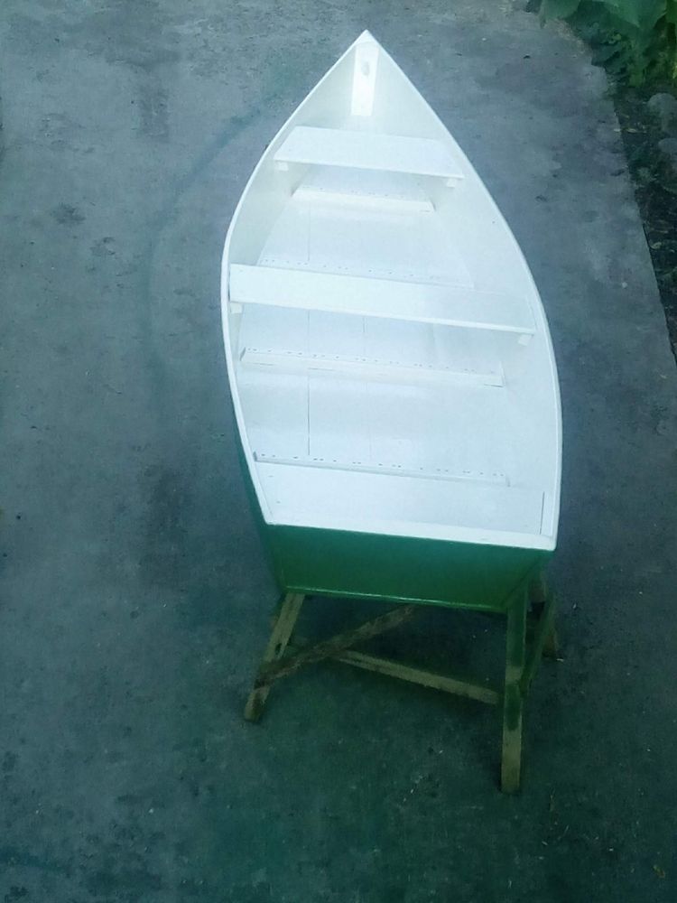 Продам дерев'яний човен