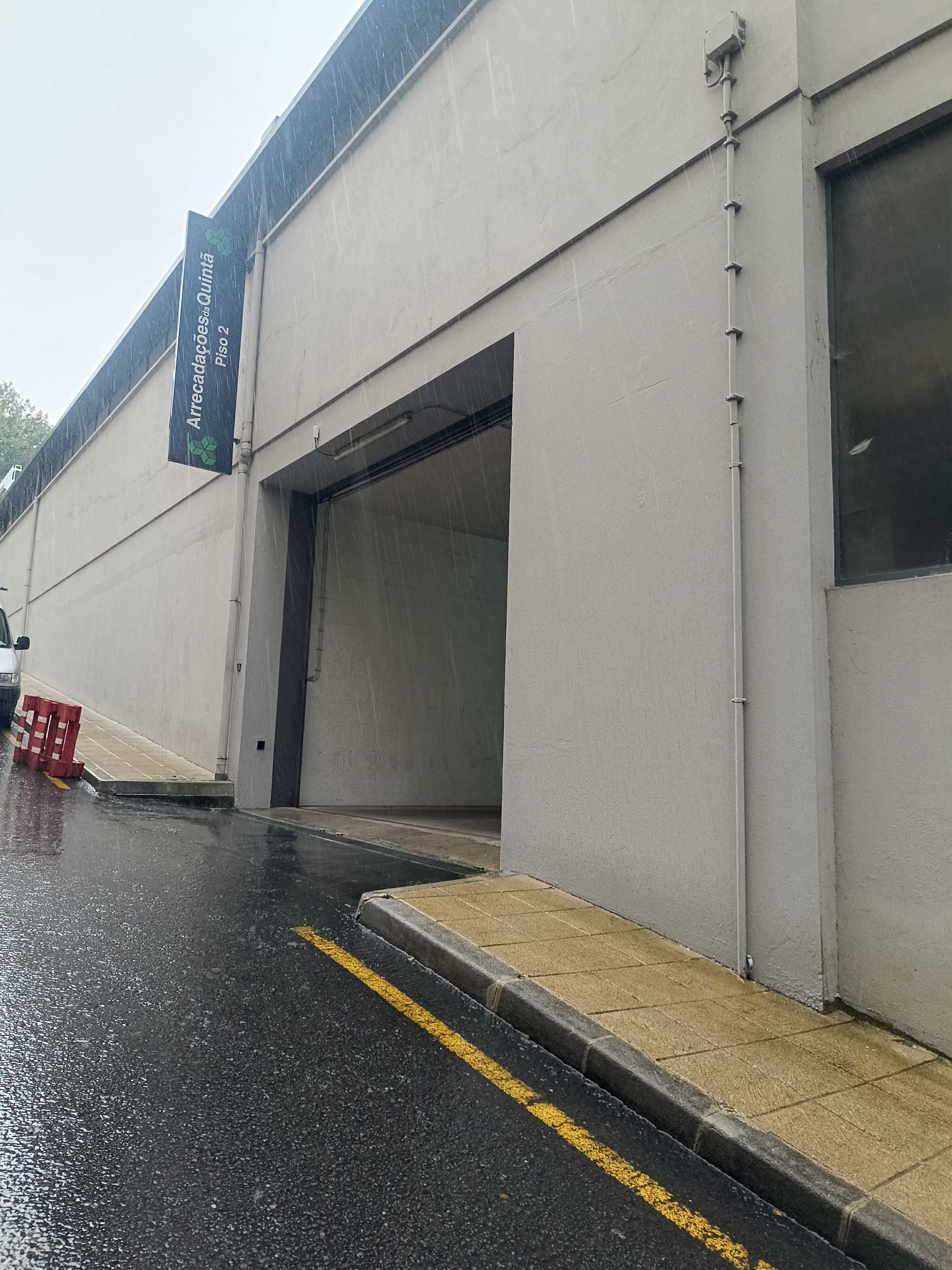 Garagem fechada Guimarães nas arrecadações da Quintã