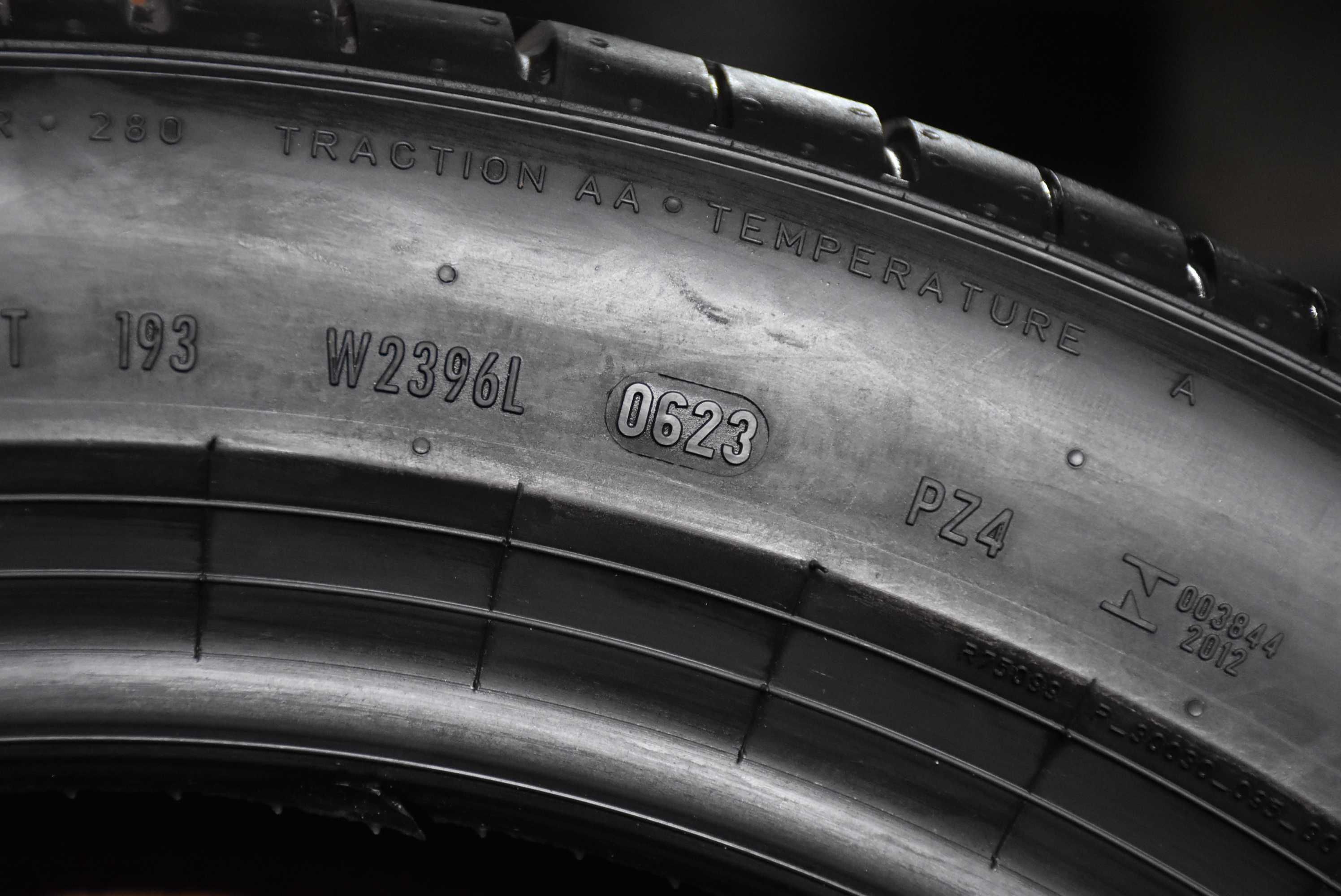Nowe Pirelli P Zero PZ4 S.C. XL FR * MO 275/40R19 105Y dot2023