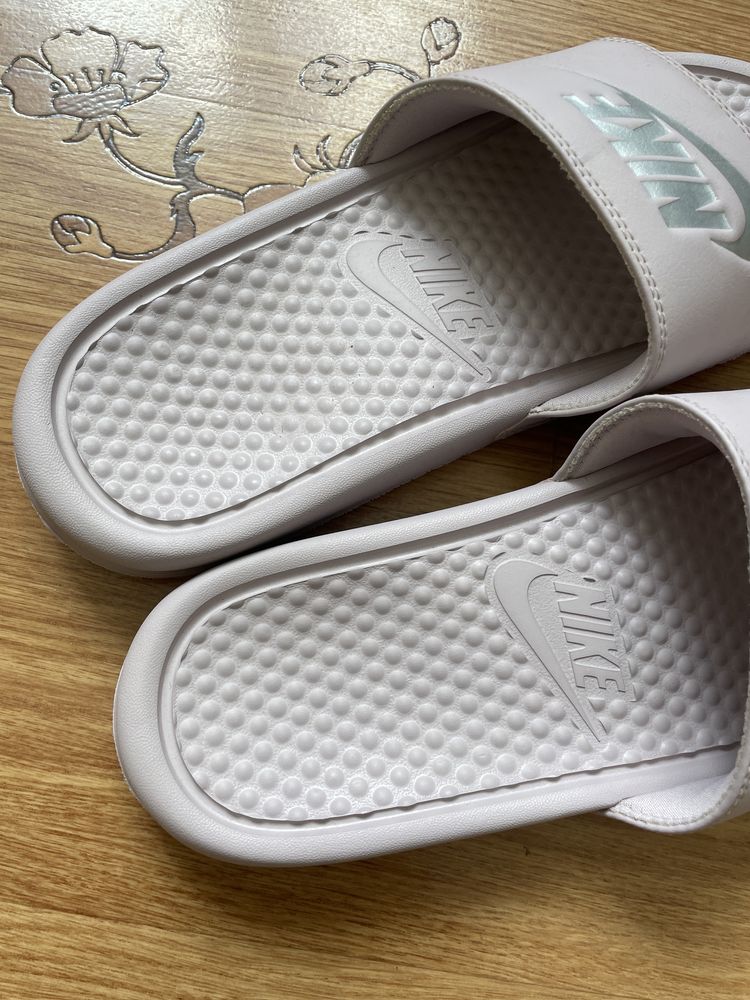 Жіночі тапочки Nike Slides