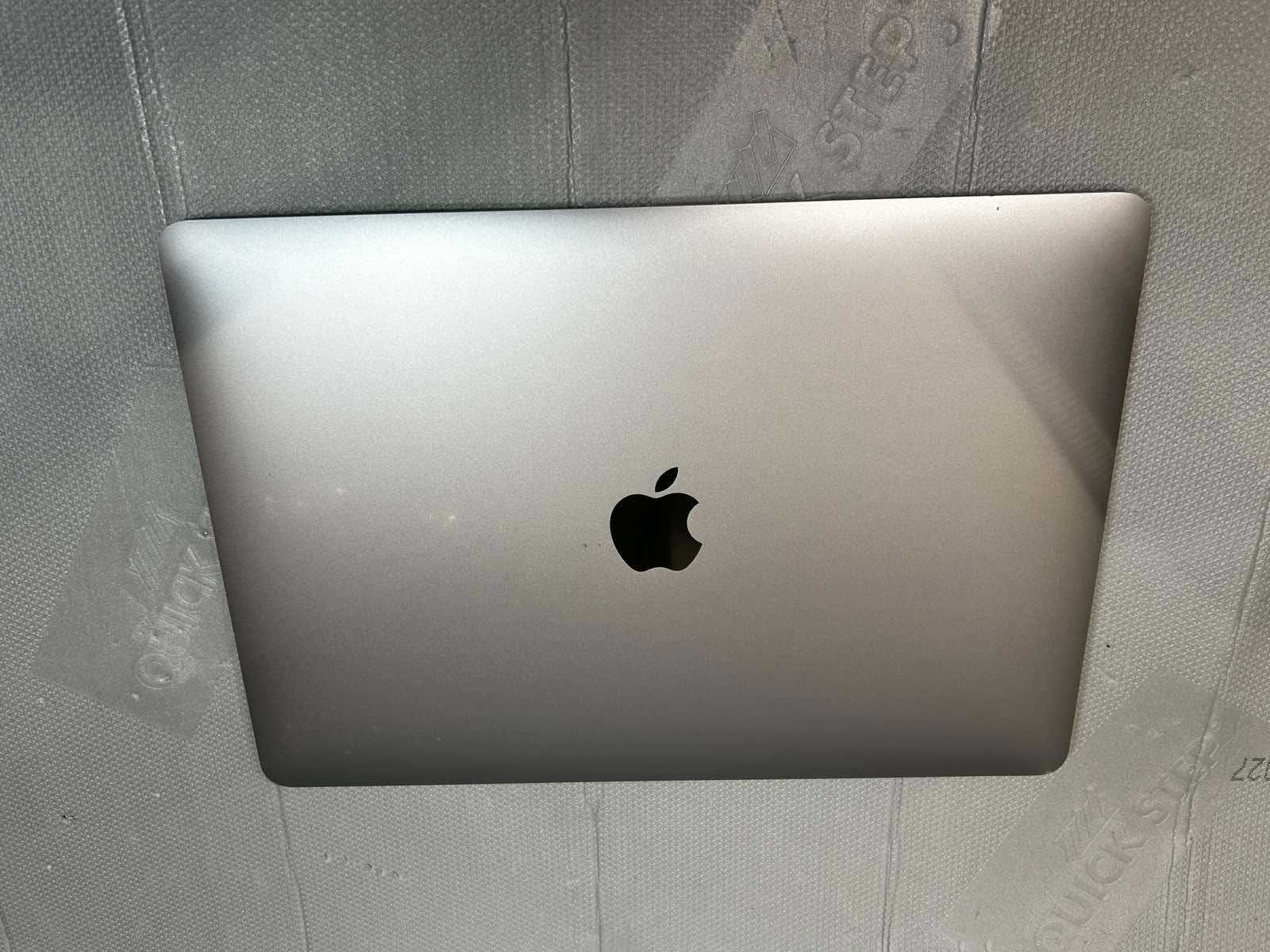 Macbook Air A2179 (2020) не включается.