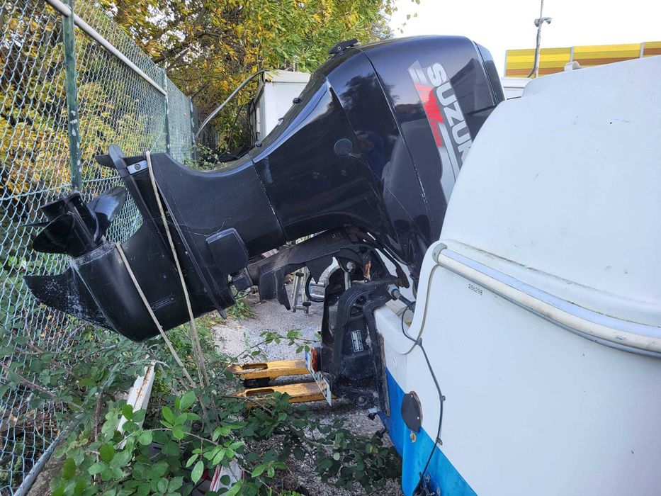 Embarcação Dell Quay Bom estado 8 lugares com reboque