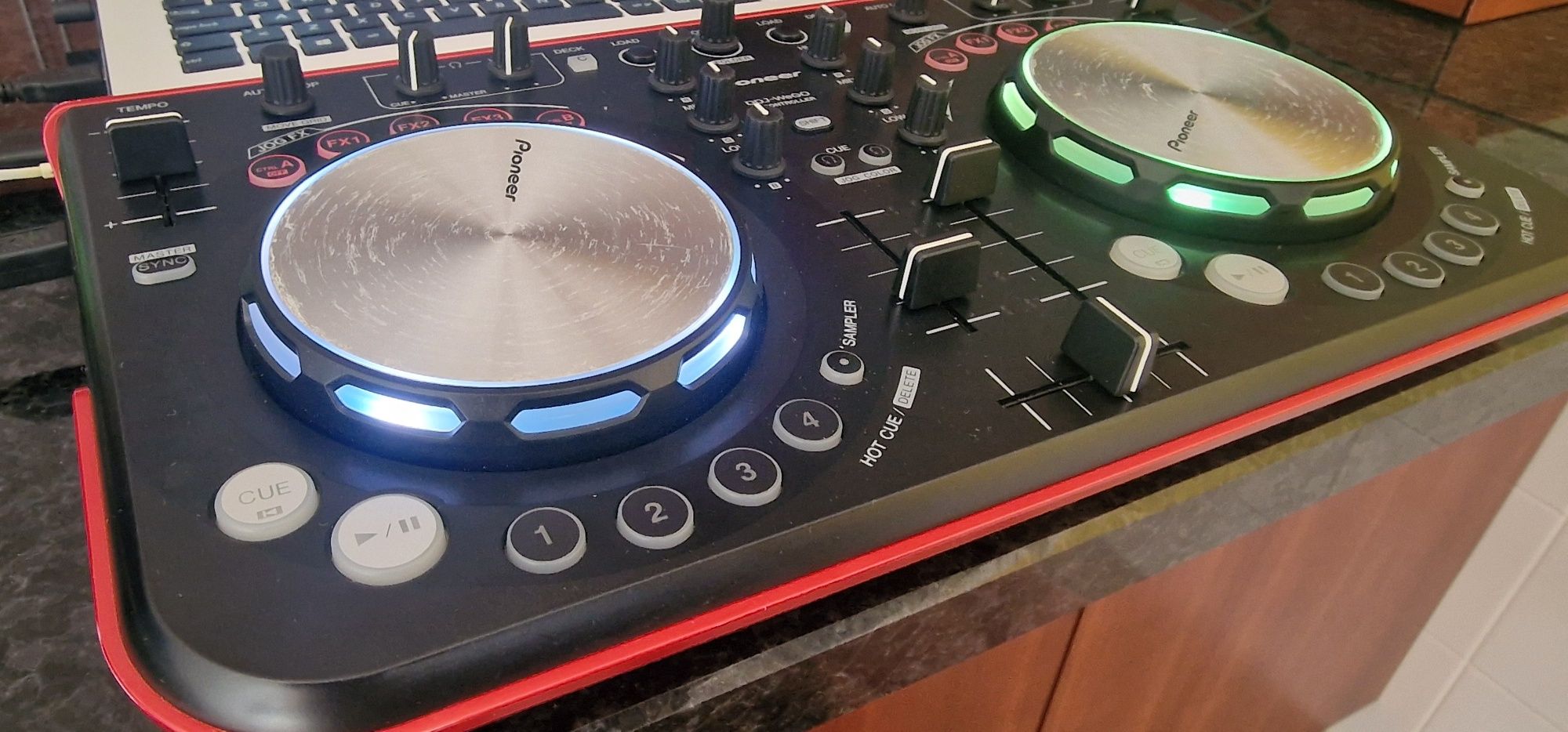 Pioneee dj wego R