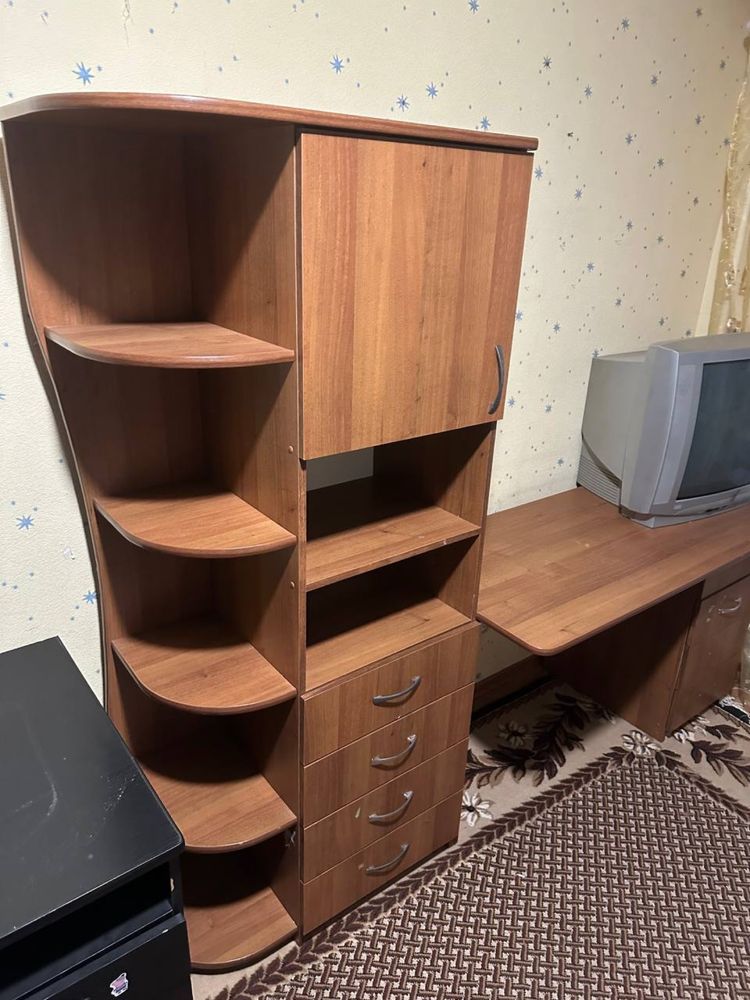 Стол письменный со шкафом для школьника