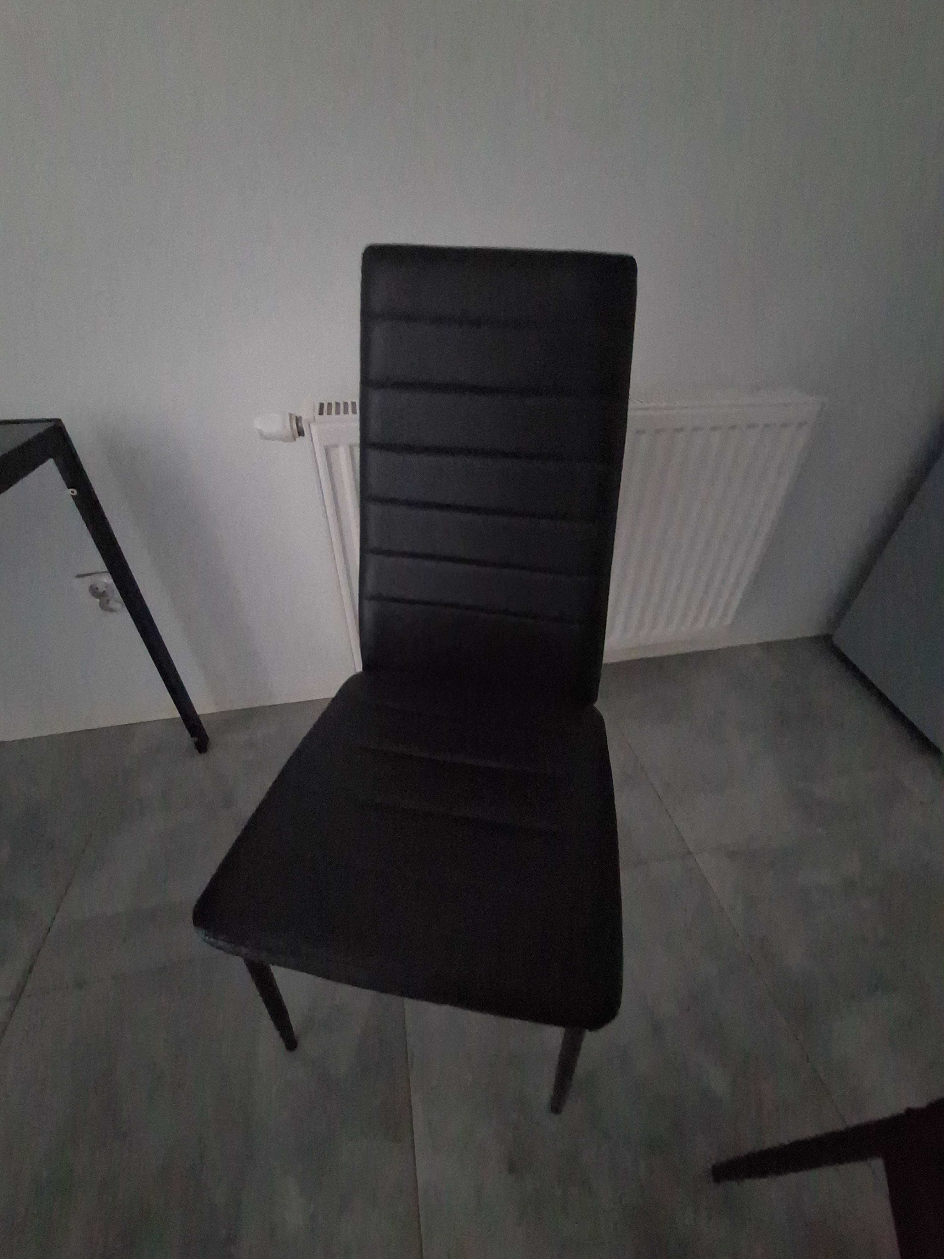 Stół szklany plus 4 krzesła eko skóra Stan bardzo dobry plus