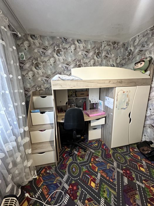 Половина цегляного будинку, з власною ділянкою