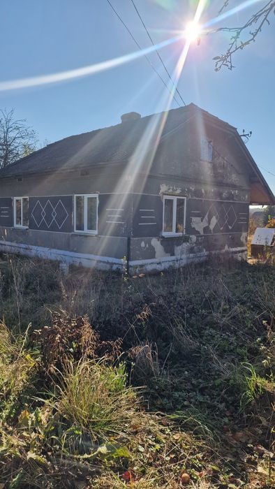 Продам будинок з господарськими будівлями 25 сотих землі