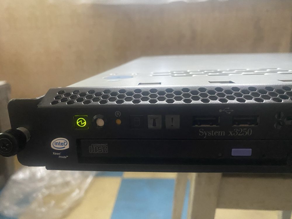 Сервер IBM x3250 (4364) з жорсткими дисками