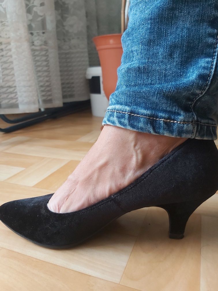 Buty zamszowe na szpilce