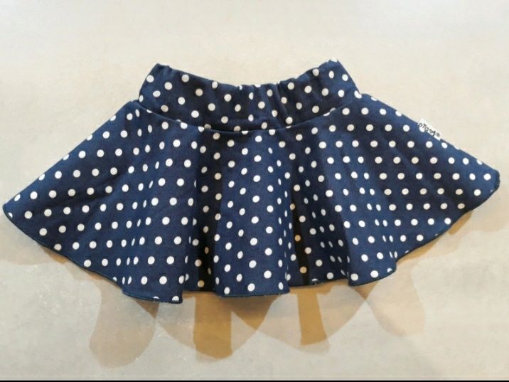 Spódniczka w białe groszki 62 granatowa jak nowa rozkloszowana z koła