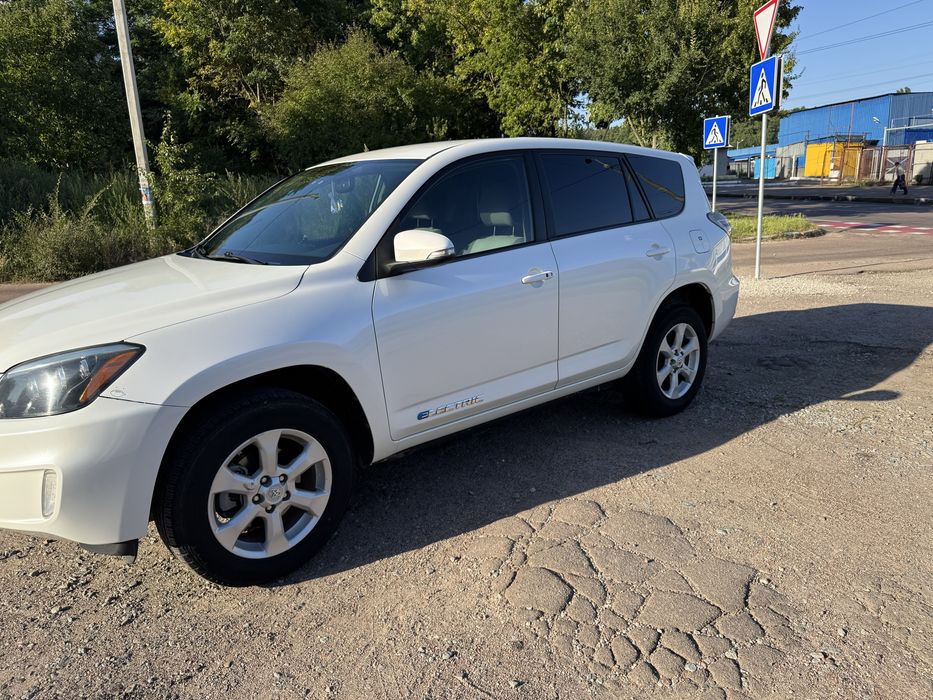 Toyota rav4, electric 42kw запас ходу 150-170км