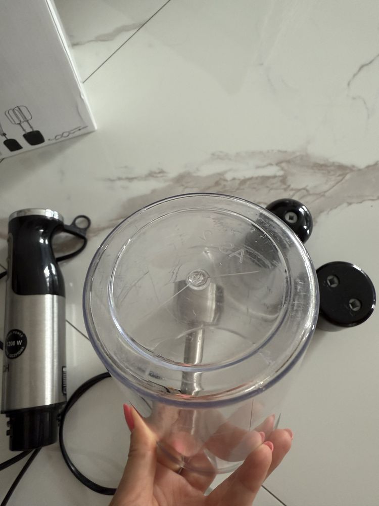 Blender reczny Kerch uszkodzony