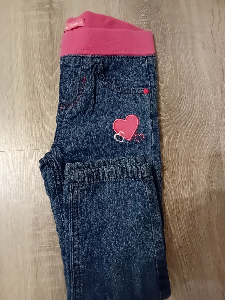 Spodnie jeansowe dla dziewczynki. Rozmiar 110/116cm