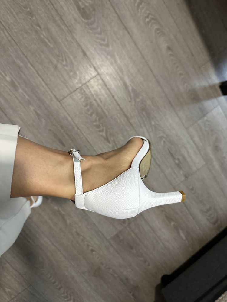 Босоніжки Hermes білі жіночі