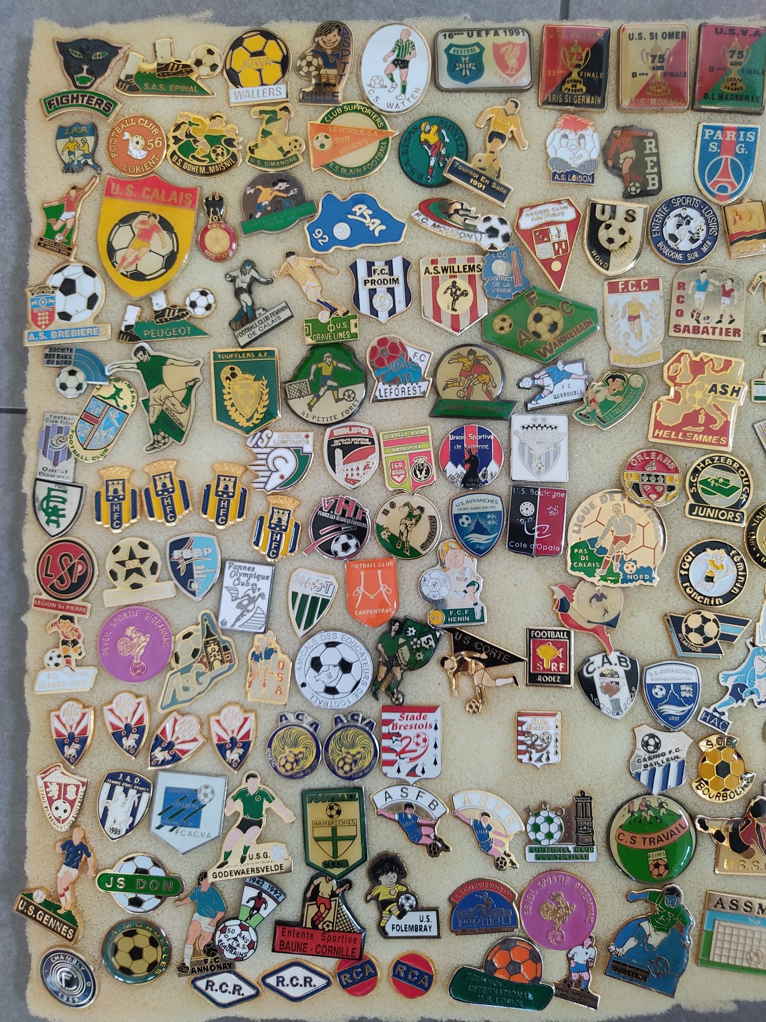 Pins de clubes de futebol de França