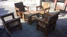 Mesa de jardim com bancos