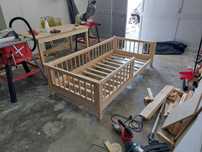Cama Montessoriana de Pinho Maciço – Sob medida