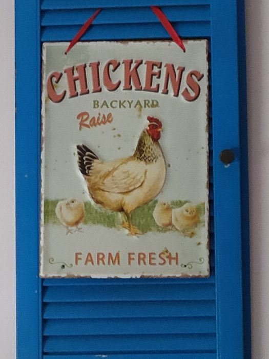 Portada em Madeira com Decoração em Chapa