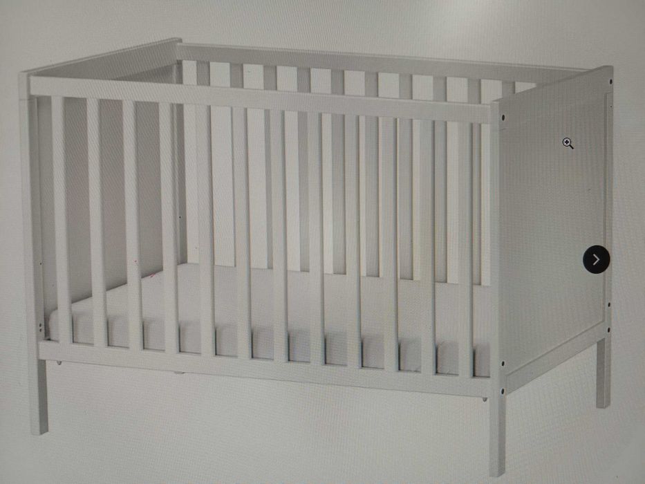 Berço e trocador branco