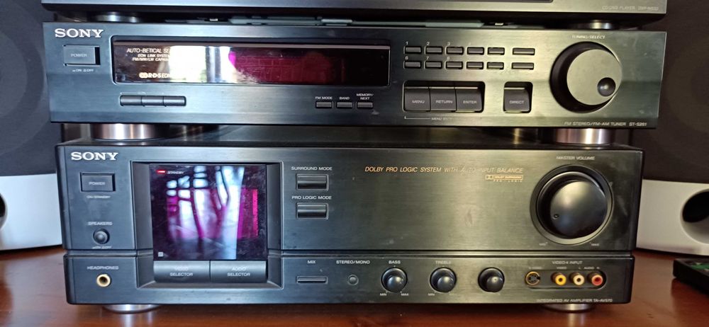 Conjunto SONY - Amplificador TA-AV570 + Sintonizador ST-261