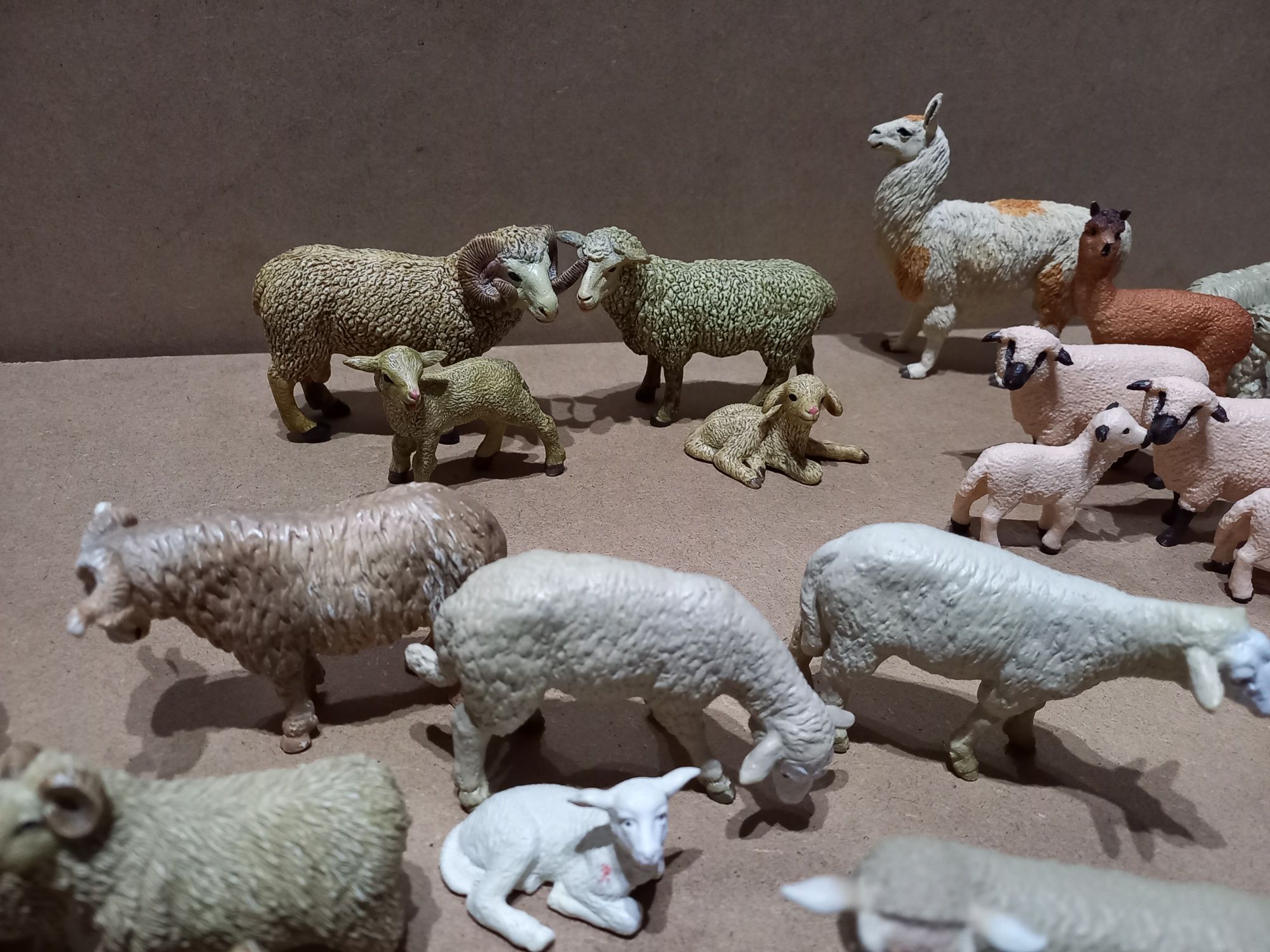 Figurki zwierząt owce i barany
