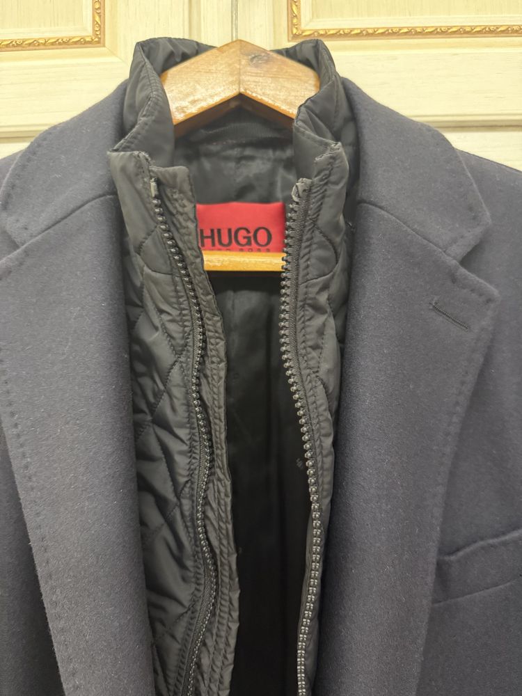 HUGO BOSS оригинал. На M-L разм. Мужское пальто.
