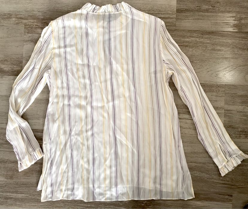 Blusa com riscas e folhos (Massimo Dutti, tamanho 40)