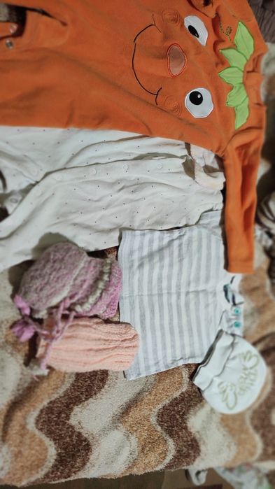 Отдам на девочку 0-1 годик