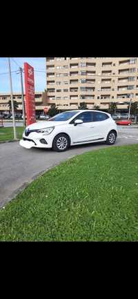 Renault Clio Modelo 2020 em bom estado geral