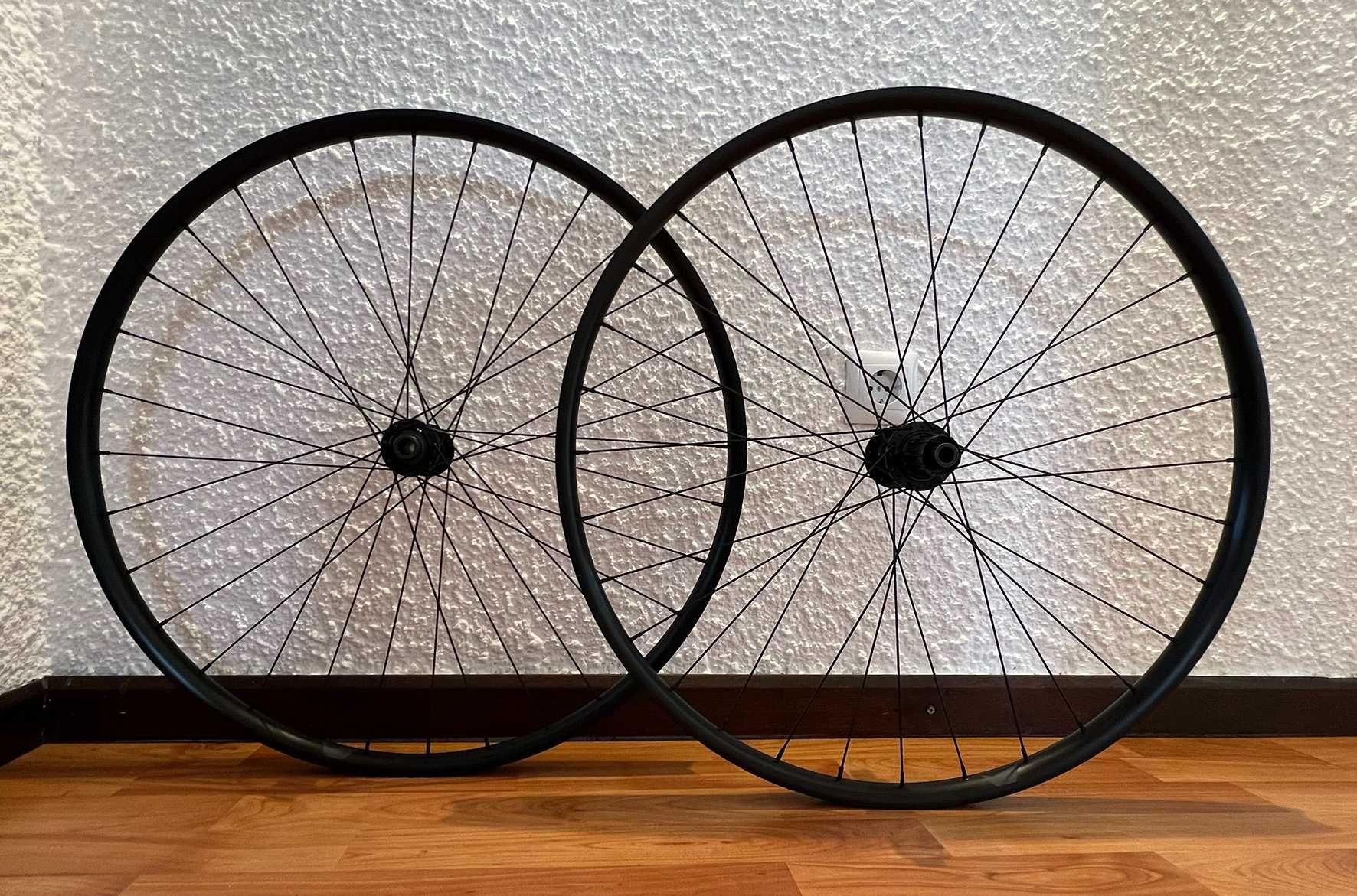 Aros Canyon 29'' XC 25 AL NOVOS aluminio pretos frente e traseiro