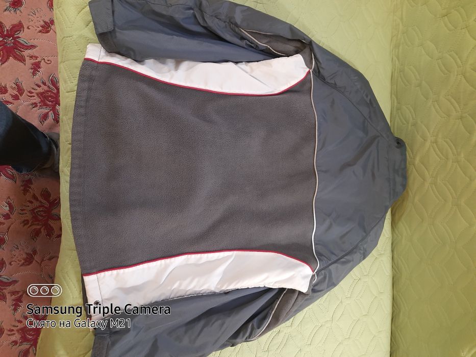 Продам спортивную ветровку