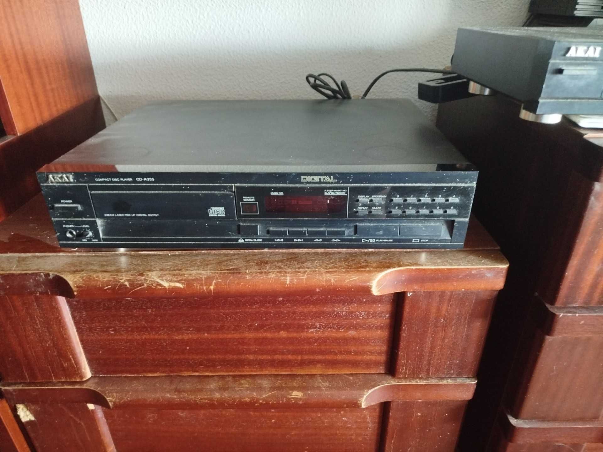 AKAI COMPACT DISC