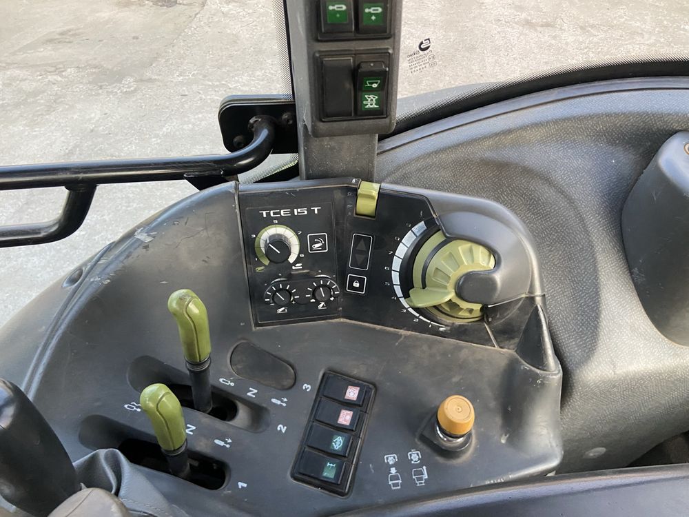 Claas Arion 410 z ładowaczem