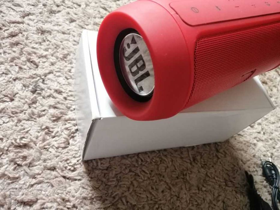 колонка JBL червона